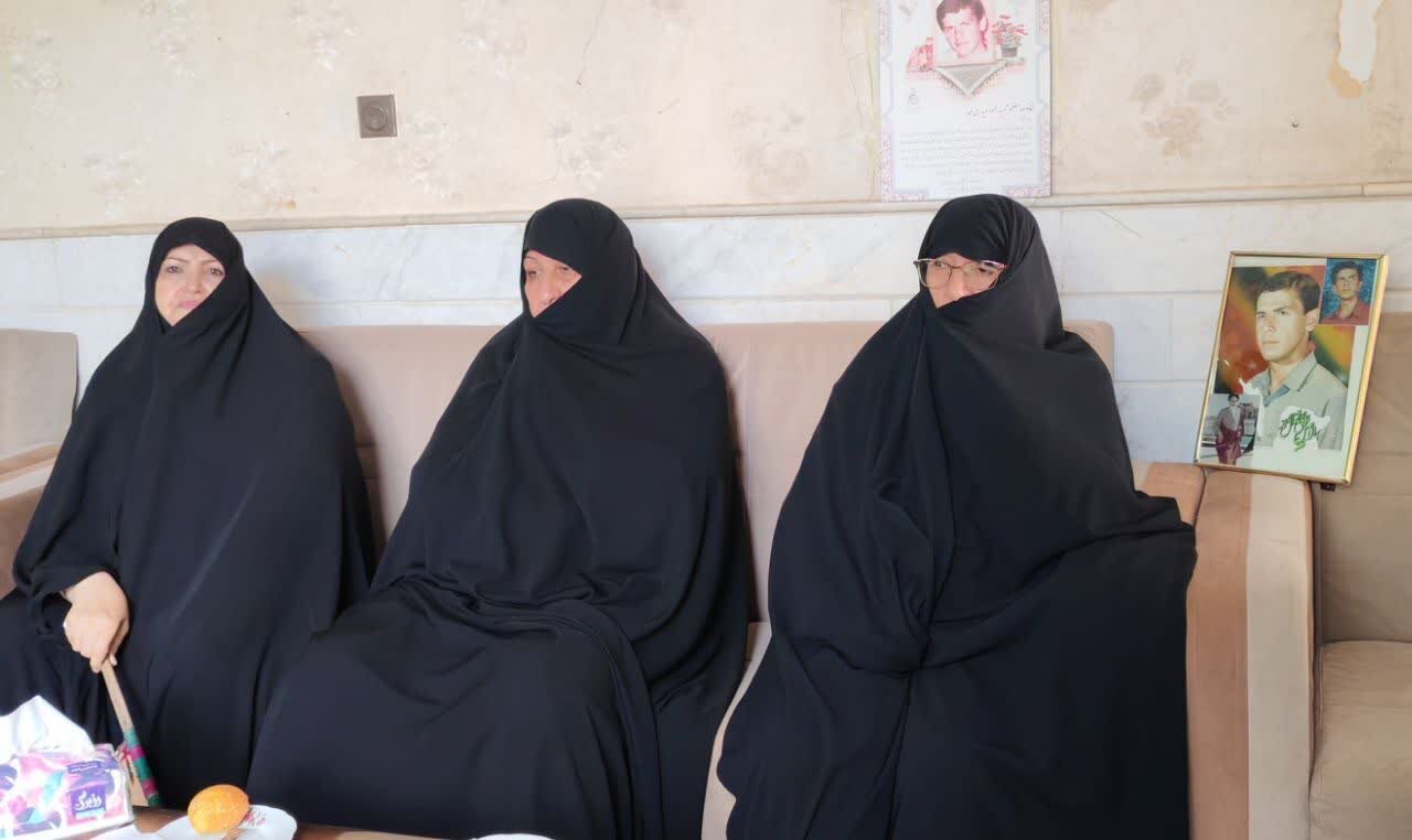 دیدار مدیر جامعه الزهرا سلام‌الله‌علیها با خانواده شهید حیدری مجد + فیلم