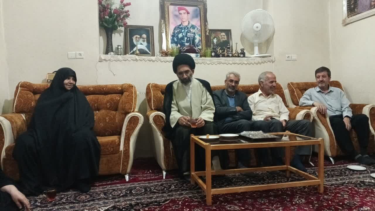 تصاویر/ دیدار نماینده ولی فقیه در کاشان با جمعی از خانواده شهدا