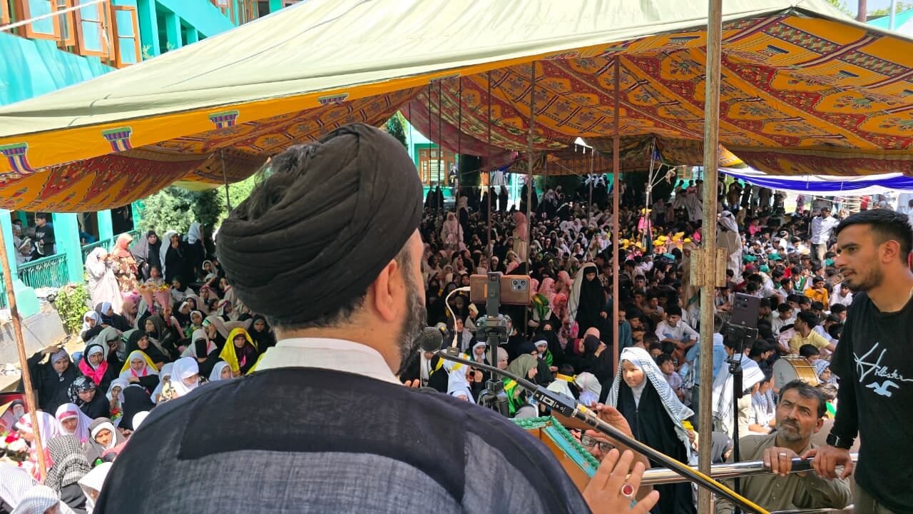 علم اور شعور کے ساتھ تعلیمات صادقین پر عمل ناگزیر ہے: آغا سید حسن