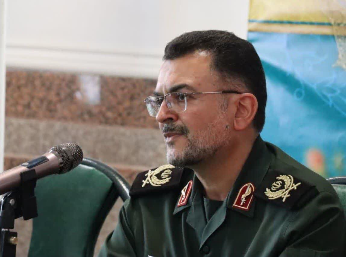 معلمان، افسران پیشرفت و پایه‌ریزان تمدن نوین اسلامی هستند
