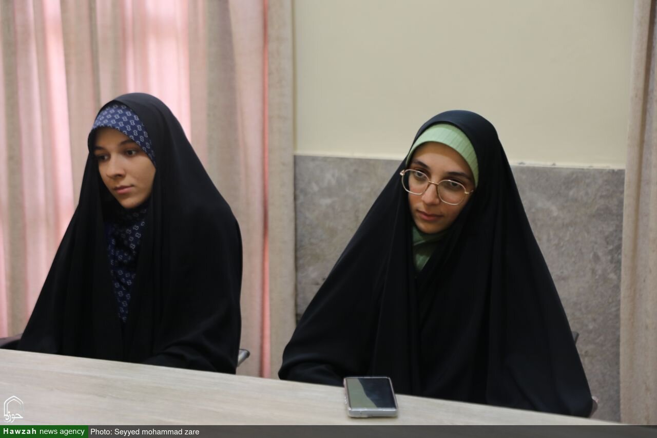 نشست خبرنگاران حوزه علمیه یزد با مسئول نمایندگی خبرگزاری رسمی حوزه در استان یزد
