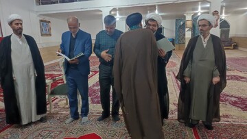 تصاویر/ اهدای احکام هیئت امنای مسجد محمد رسول الله(ص) الیگودرز با حضور امام جمعه و اعضای قرارگاه پشتیبانی مساجد الیگودرز