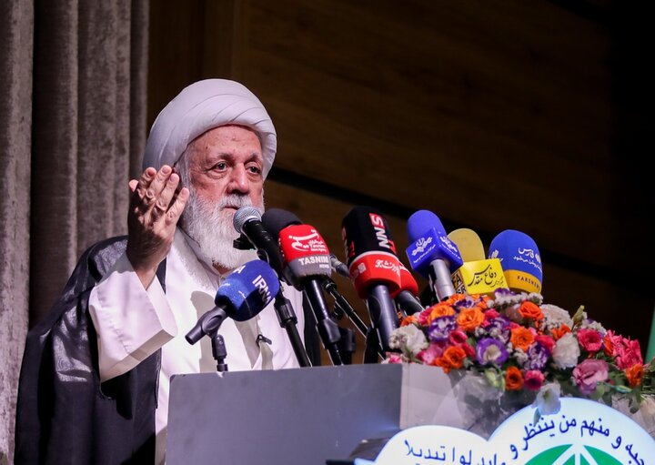 تصاویر/ تجلیل و تکریم از خانواده‌های شهدای جنگ رمضان