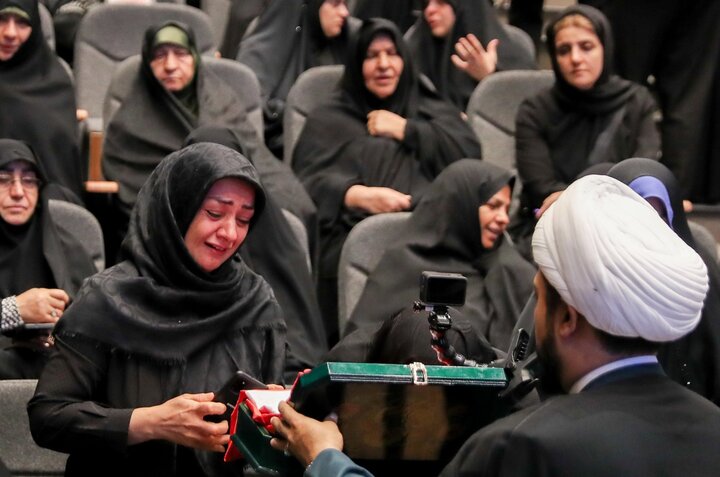 تصاویر/ تجلیل و تکریم از خانواده‌های شهدای جنگ رمضان