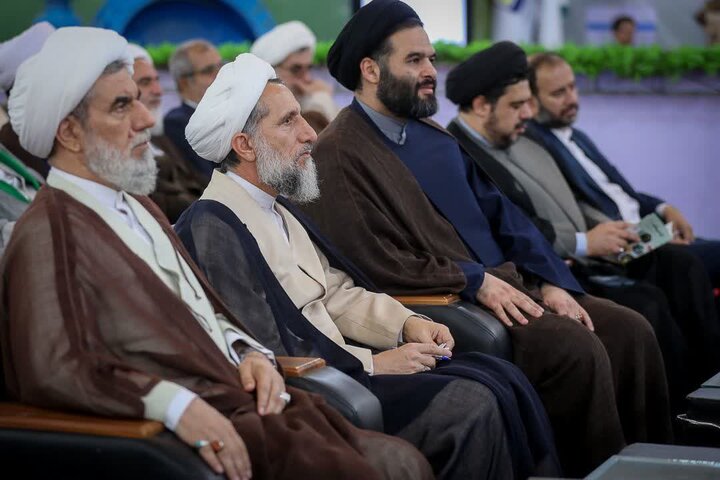 تصاویر / همایش یاوران وقف با حضور امام جمعه قزوین