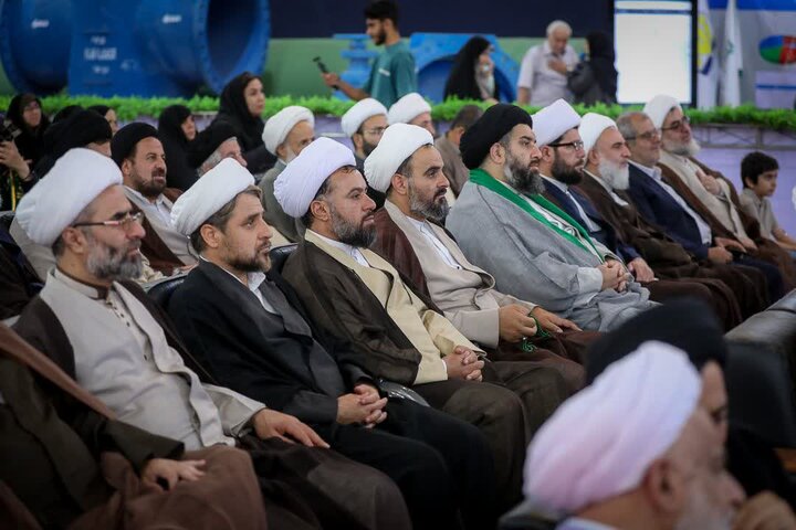 تصاویر / همایش یاوران وقف با حضور امام جمعه قزوین