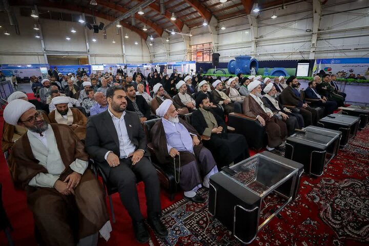تصاویر / همایش یاوران وقف با حضور امام جمعه قزوین