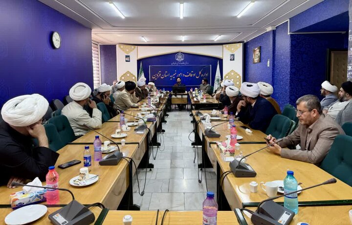 تصاویر /  نشست تخصصی وقف با حضور ائمه جمعه استان قزوین برگزارشد