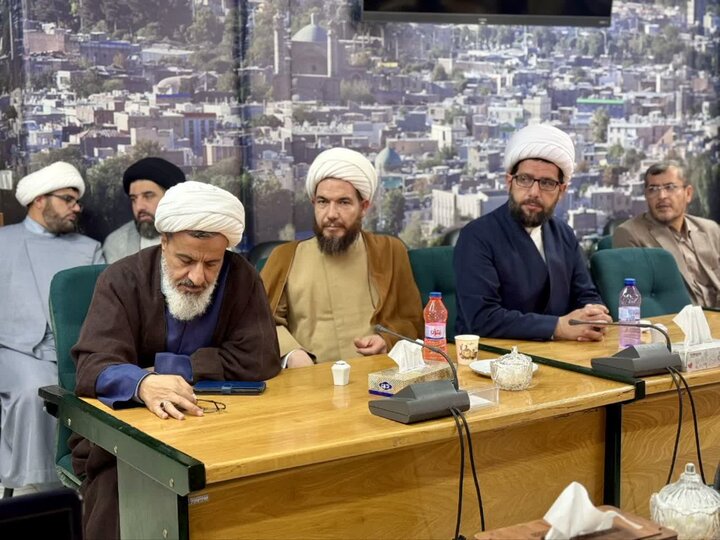 تصاویر /  نشست تخصصی وقف با حضور ائمه جمعه استان قزوین برگزارشد
