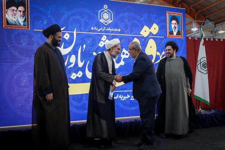 تصاویر / بازدید نماینده ولی‌فقیه در استان و امام‌جمعه قزوین از نمایشگاه دستاوردهای حوزه وقف اداره کل اوقاف استان قزوین