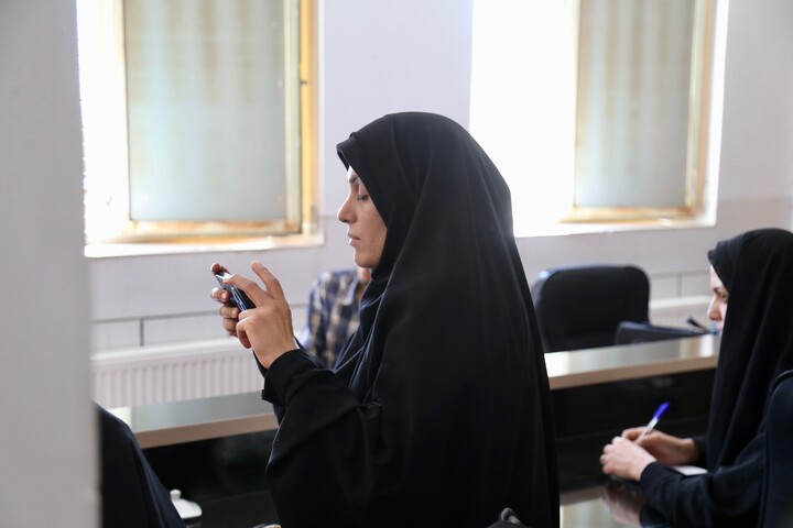 تصاویر/ نشست خبری مدیر حوزه‌ علمیه چهارمحال و بختیاری