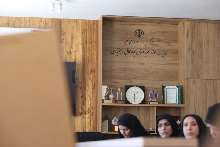 تصاویر/ نشست خبری مدیر حوزه‌ علمیه چهارمحال و بختیاری