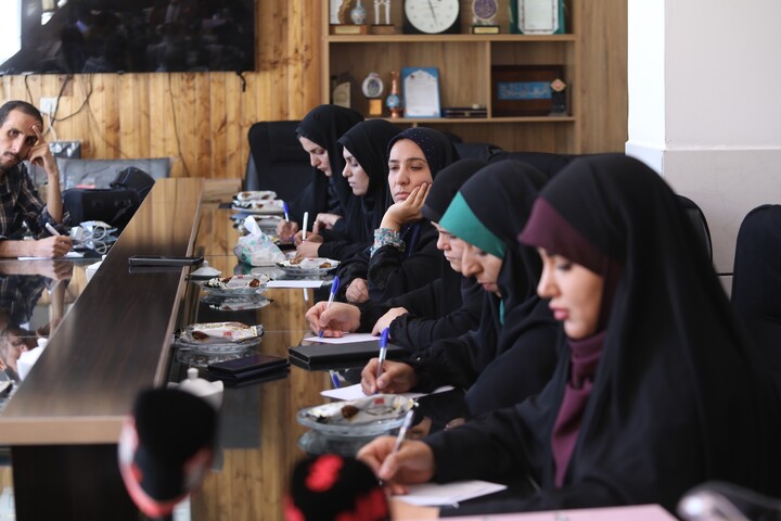 تصاویر/ نشست خبری مدیر حوزه‌ علمیه چهارمحال و بختیاری