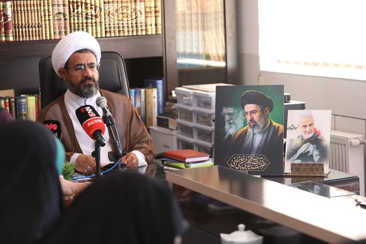 تصاویر/ نشست خبری مدیر حوزه‌ علمیه چهارمحال و بختیاری