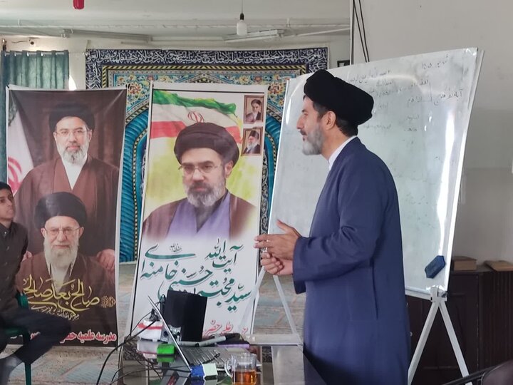 تصاویر/ بازدید مدیر مدرسه علمیه آیت‌الله مدنی کاشانی از اردوی میثاق طلبگی در قمصر