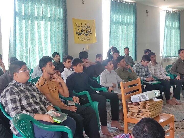 تصاویر/ بازدید مدیر مدرسه علمیه آیت‌الله مدنی کاشانی از اردوی میثاق طلبگی در قمصر