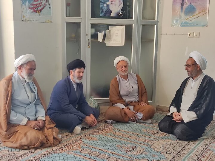 تصاویر/ بازدید مدیر مدرسه علمیه آیت‌الله مدنی کاشانی از اردوی میثاق طلبگی در قمصر