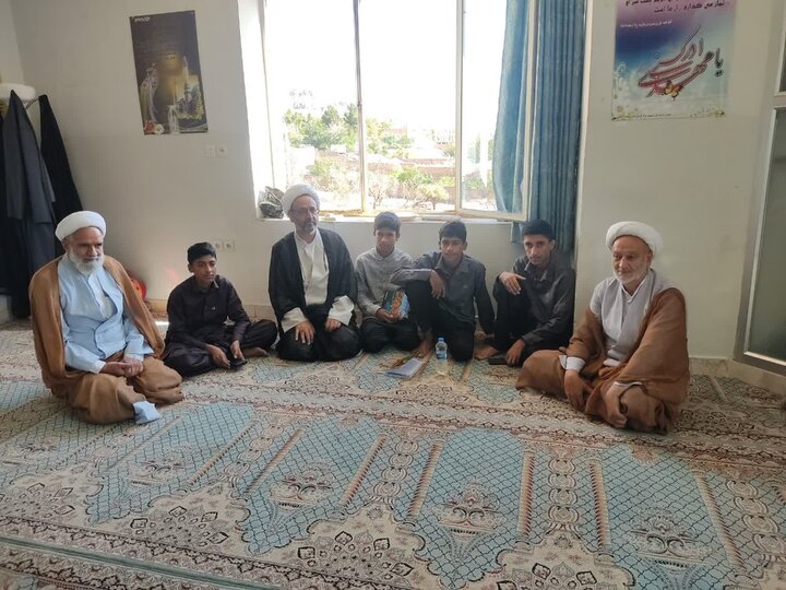 تصاویر/ بازدید مدیر مدرسه علمیه آیت‌الله مدنی کاشانی از اردوی میثاق طلبگی در قمصر