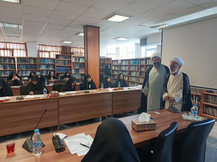 تصاویر/برگزاری آزمون ورودی حوزه علمیه خواهران در اراک