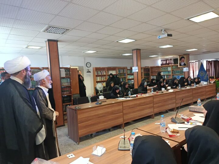 تصاویر/برگزاری آزمون ورودی حوزه علمیه خواهران در اراک
