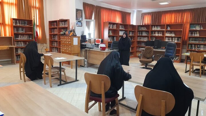 تصاویر/آزمون ورودی مقطع عمومی حوزه علمیه خواهران در ساوه