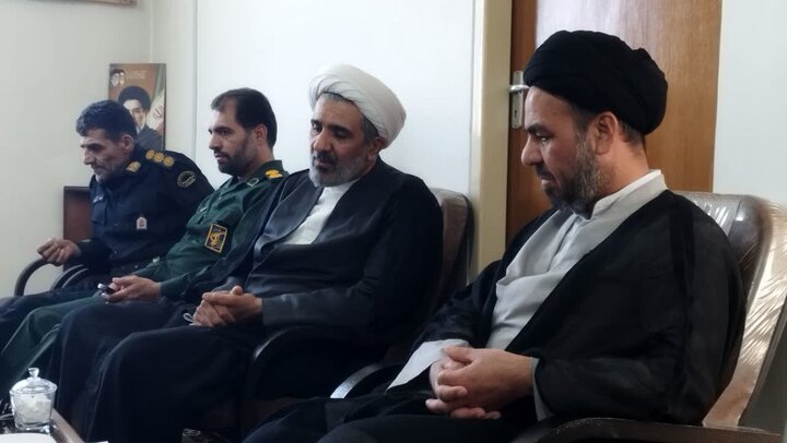 تصاویر/دیدار معاون اداره کل اوقاف استان مرکزی با امام جمعه خمین