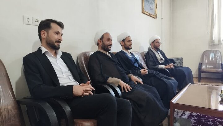 تصاویر/دیدار معاون اداره کل اوقاف استان مرکزی با امام جمعه خمین