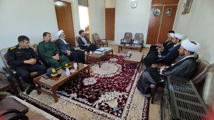 تصاویر/دیدار معاون اداره کل اوقاف استان مرکزی با امام جمعه خمین