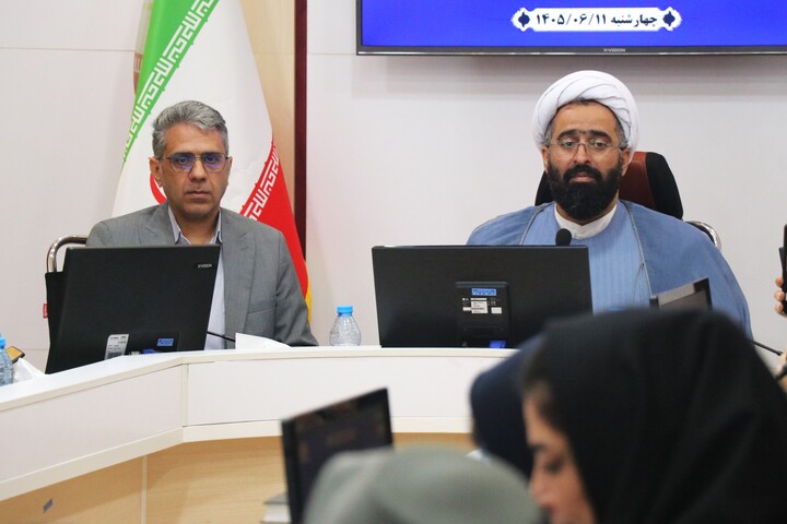 تصاویر / نشست خبری مدیر مرکز اسلامی گلستان با اصحاب رسانه