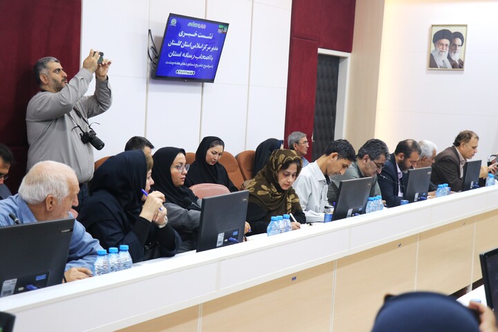 تصاویر / نشست خبری مدیر مرکز اسلامی گلستان با اصحاب رسانه