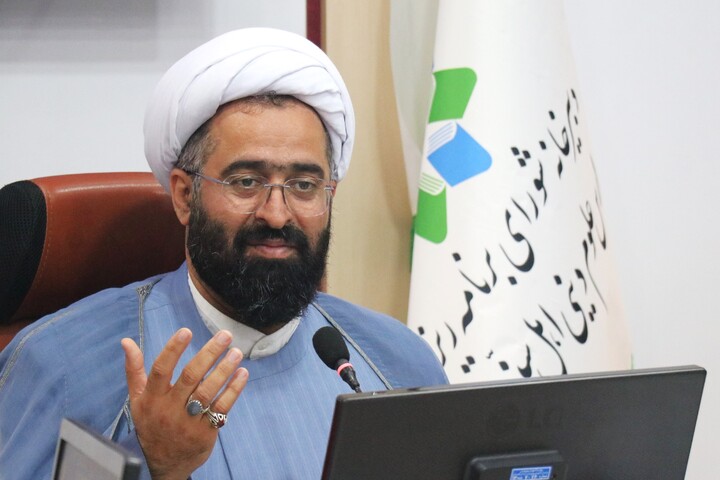 تصاویر / نشست خبری مدیر مرکز اسلامی گلستان با اصحاب رسانه