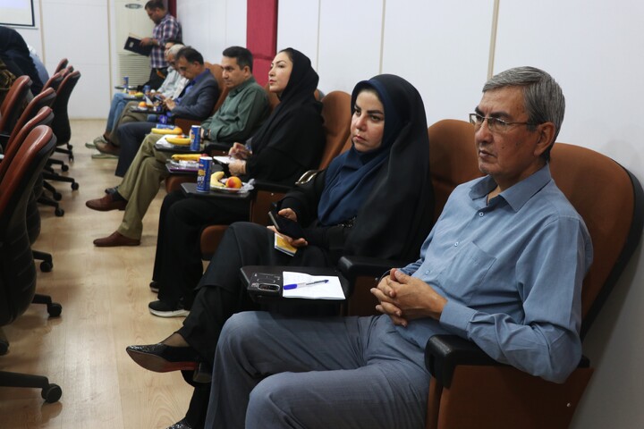 تصاویر / نشست خبری مدیر مرکز اسلامی گلستان با اصحاب رسانه