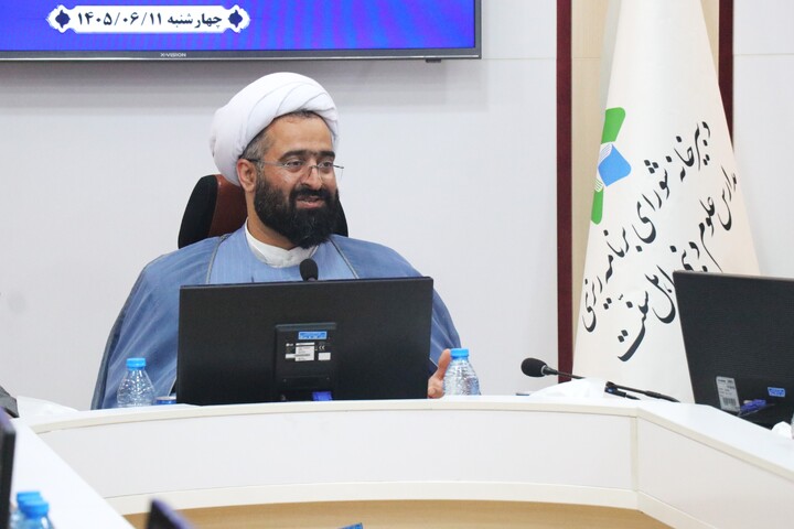 تصاویر / نشست خبری مدیر مرکز اسلامی گلستان با اصحاب رسانه