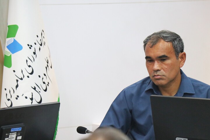تصاویر / نشست خبری مدیر مرکز اسلامی گلستان با اصحاب رسانه