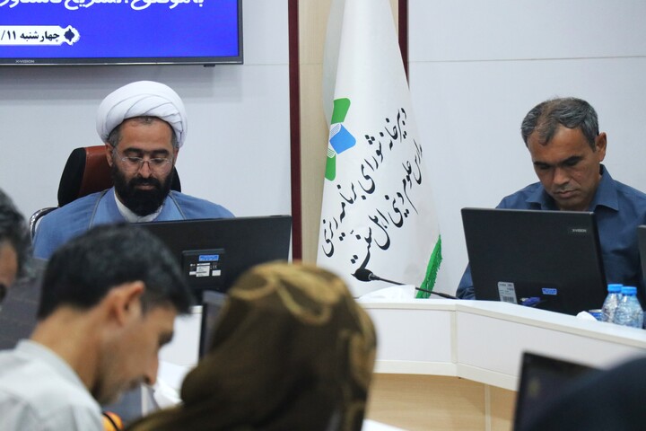 تصاویر / نشست خبری مدیر مرکز اسلامی گلستان با اصحاب رسانه