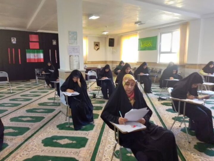تصاویر/آزمون ورودی حوزه علمیه خواهران لرستان