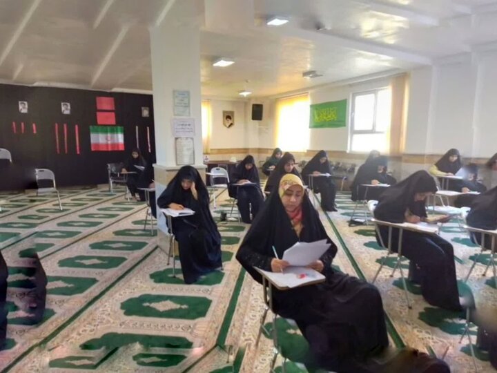 تصاویر/آزمون ورودی حوزه علمیه خواهران لرستان