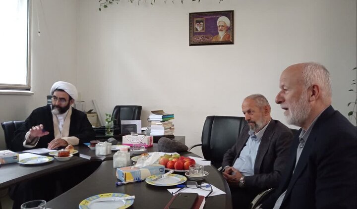 تصاویر/ نشست علمی نخبگان فرهنگی با موضوع «راهکارهایی برای مبارزه با شبیخون فرهنگی» در دفتر آیت الله جوادی آملی