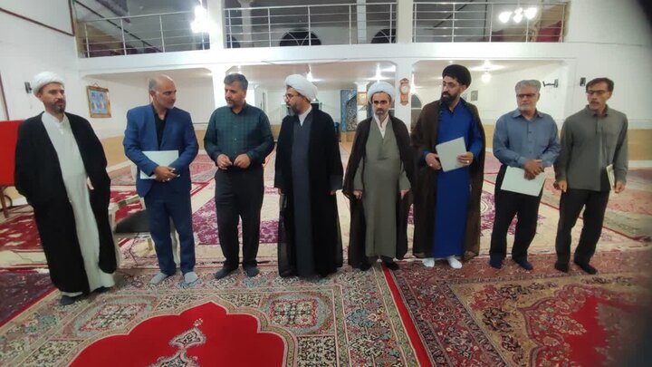 تصاویر/ اهدای احکام هيئت امنای مسجد محمد رسول الله(ص) الیگودرز با حضور امام جمعه و اعضای قرارگاه پشتیبانی مساجد الیگودرز