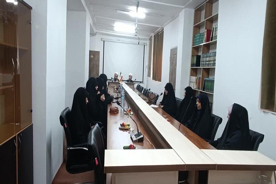 تبیین راهکارهای نوین جذب نسل جوان در نشست هم‌اندیشی مبلغان خواهر شهرستان لاهیجان