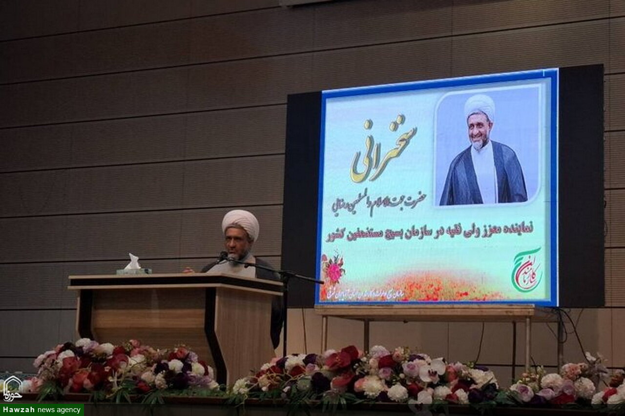 دشمن از نفوذ و غفلت داخلی برای ضربه به نظام استفاده می‌کند