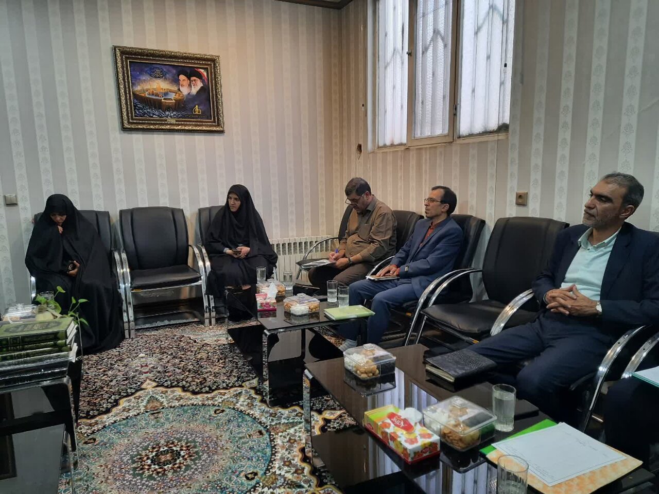 مسئولان فرهنگی با تمام توان پای کار بیایند