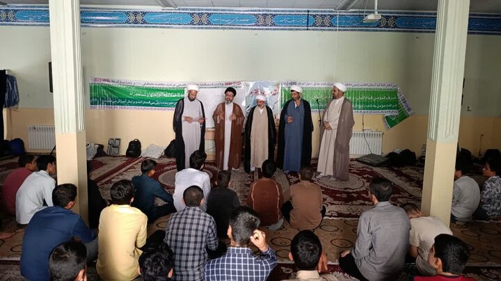 تصاویر/مراسم اختتامیه دوره میثاق طلبگی در لرستان