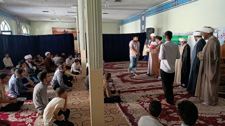 تصاویر/مراسم اختتامیه دوره میثاق طلبگی در لرستان