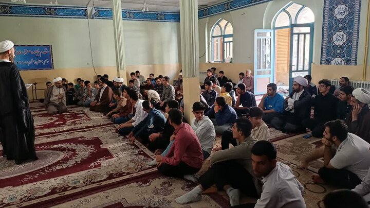 تصاویر/مراسم اختتامیه دوره میثاق طلبگی در لرستان