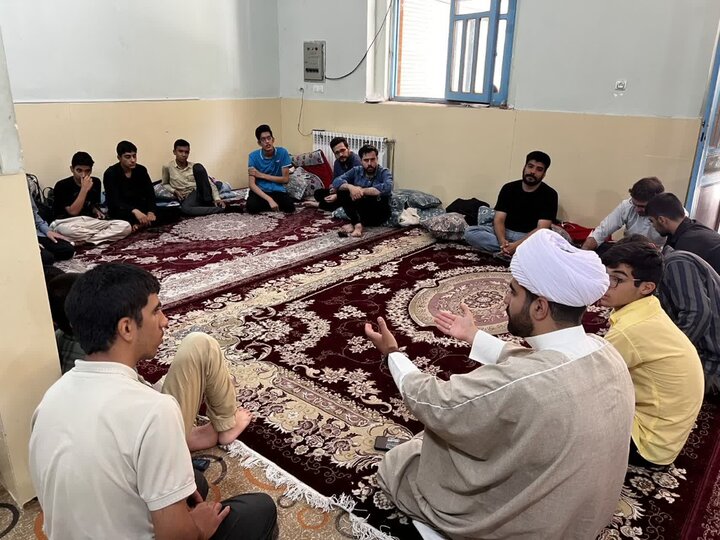 تصاویر/مراسم اختتامیه دوره میثاق طلبگی در لرستان
