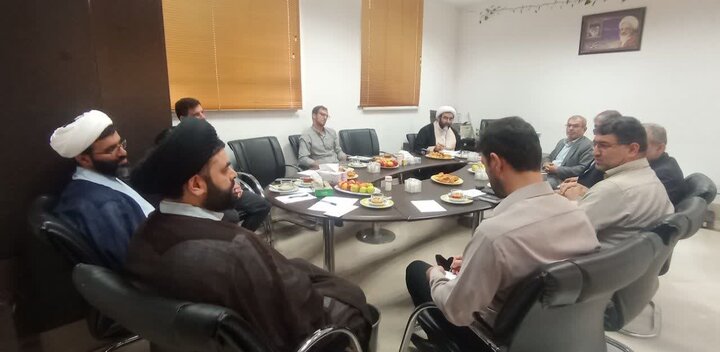 تصاویر/ چهارمین نشست تخصصی در دفتر آیت الله جوادی آملی با موضوع «راهکارهای نخبگان فرهنگی برای نهادینه‌سازی زیست دینی» در شهرستان آمل