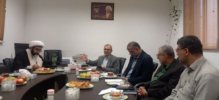 تصاویر/ چهارمین نشست تخصصی در دفتر آیت الله جوادی آملی با موضوع «راهکارهای نخبگان فرهنگی برای نهادینه‌سازی زیست دینی» در شهرستان آمل