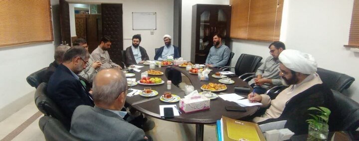 تصاویر/ چهارمین نشست تخصصی در دفتر آیت الله جوادی آملی با موضوع «راهکارهای نخبگان فرهنگی برای نهادینه‌سازی زیست دینی» در شهرستان آمل