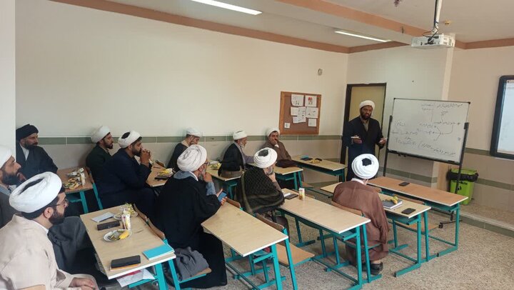 تصاویر/ دوره توانمندسازی ائمه جماعات در شهرستان چالوس
